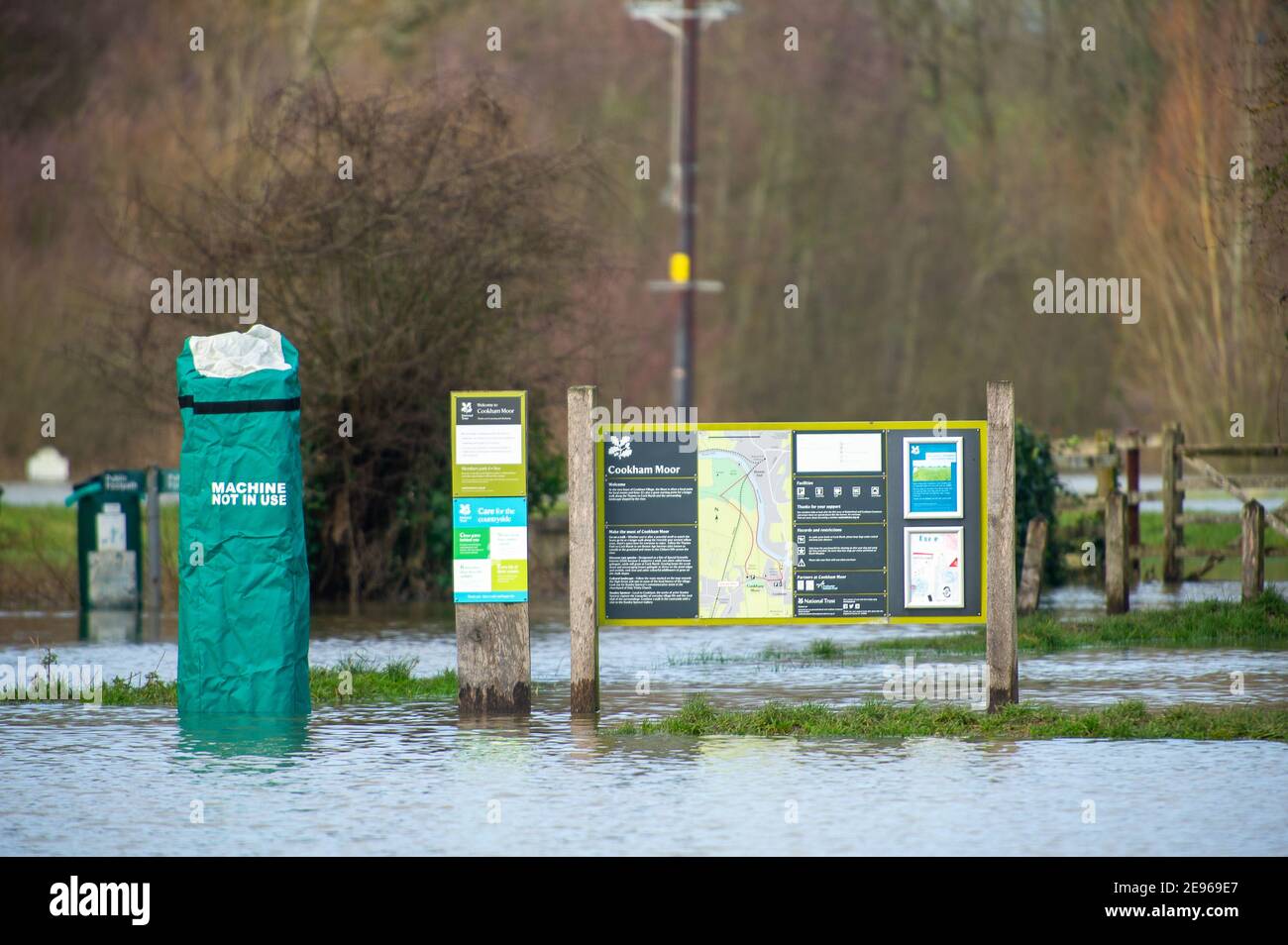 Flooding cookham hires stock photography and images Alamy