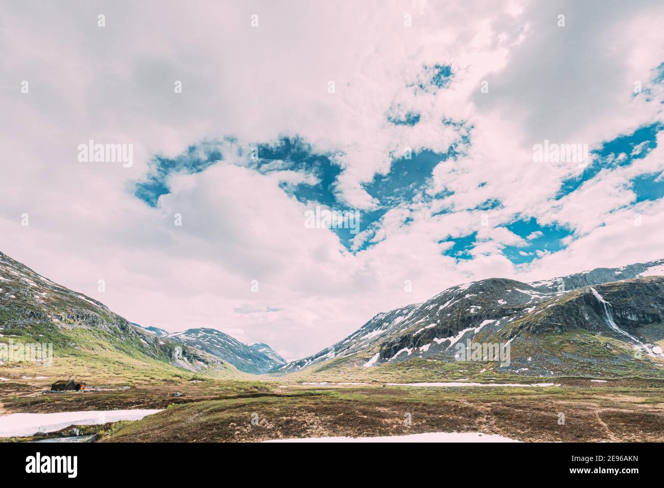 Reinheimen National Park, Norway. Mountains Landscape In Early Summer. Mountain Range In One Of The Largest Wilderness Areas Still Intact In Western Stock Photo