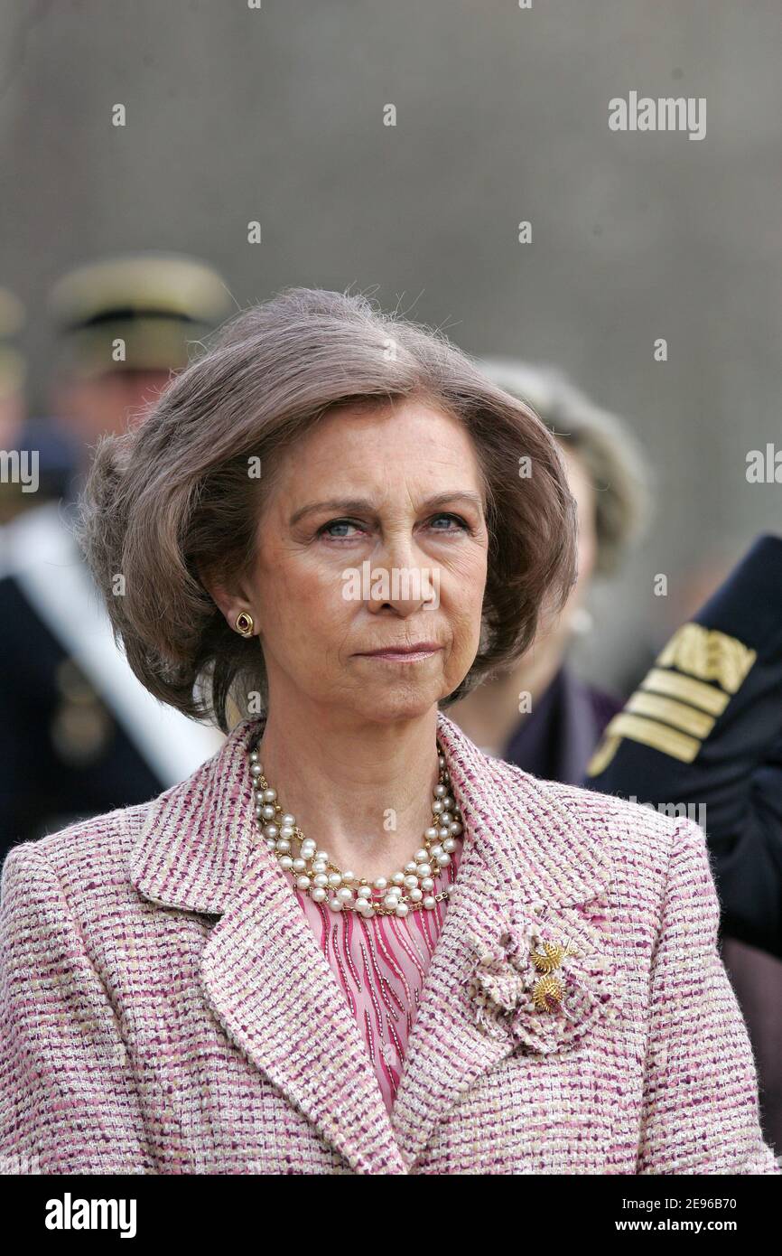 Collier reine france hires stock photography and images Alamy