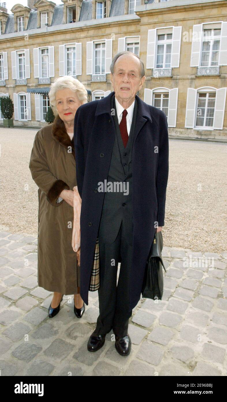 Senator Philippe de Gaulle and his wife attend the 2006 ceremony of 'Les Lauriers de la Radio et de la tlvision' held at the Senate in Paris on March 30, 2006. Photo by Bruno Klein/ABACAPRESS.COM. Stock Photo