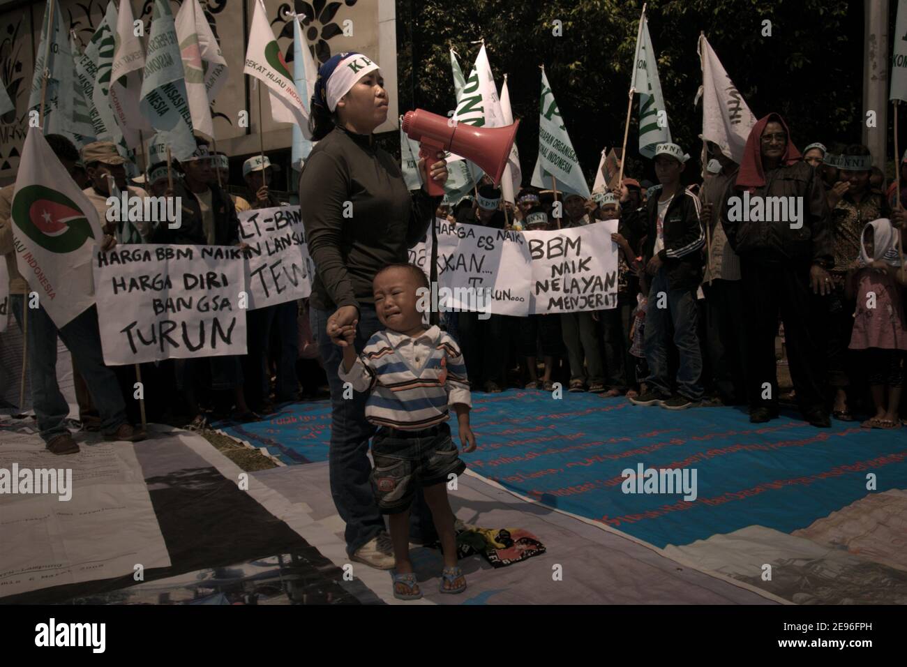 Through oration and theatrical performances, fishermen and families expressing their disagreement with Indonesian government's plan to increase the retail prices of subsidized fuels. Central Jakarta, Jakarta, Indonesia.  Archival photo (2008). Stock Photo