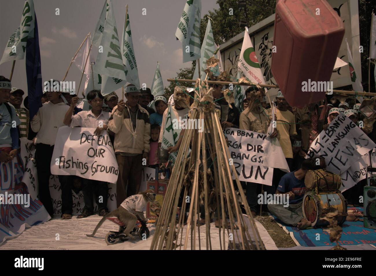 Through oration and theatrical performances, fishermen and families expressing their disagreement with Indonesian government's plan to increase the retail prices of subsidized fuels. Central Jakarta, Jakarta, Indonesia. Archival photo (2008). Stock Photo