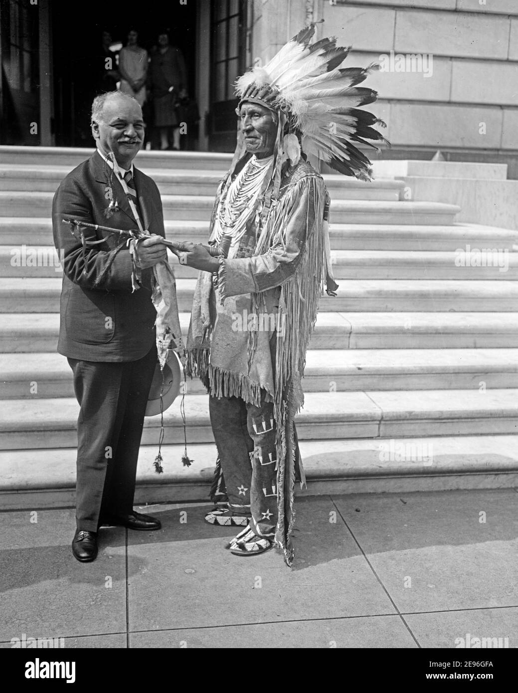 Vice President Curtis receives peace pipe from Chief Red Tomahawk, slayer of Sitting Bull. Chief Red Tomahawk, leader of the Sioux Nation and credited with having killed Sitting Bull, presented Vice President Curtis with a peace pipe at the United States Capitol today. Chief Red Tomahawk, who is 80 years old, is in the National Capital repaying the visit of Chief of Staff Charles P. Summerall, who last year was a guest of the Chief in his Western home, 1929 Stock Photo