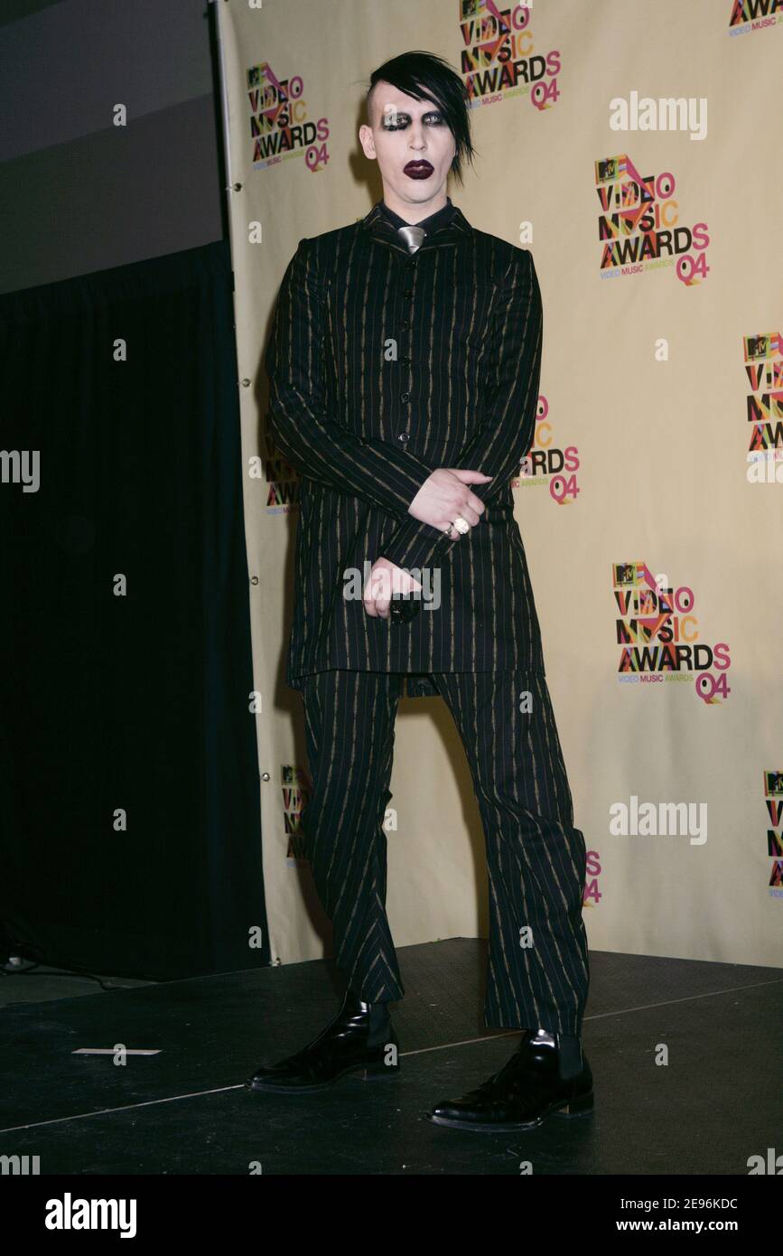 Musician Marilyn Manson arrives at the 2004 MTV Video Music Awards