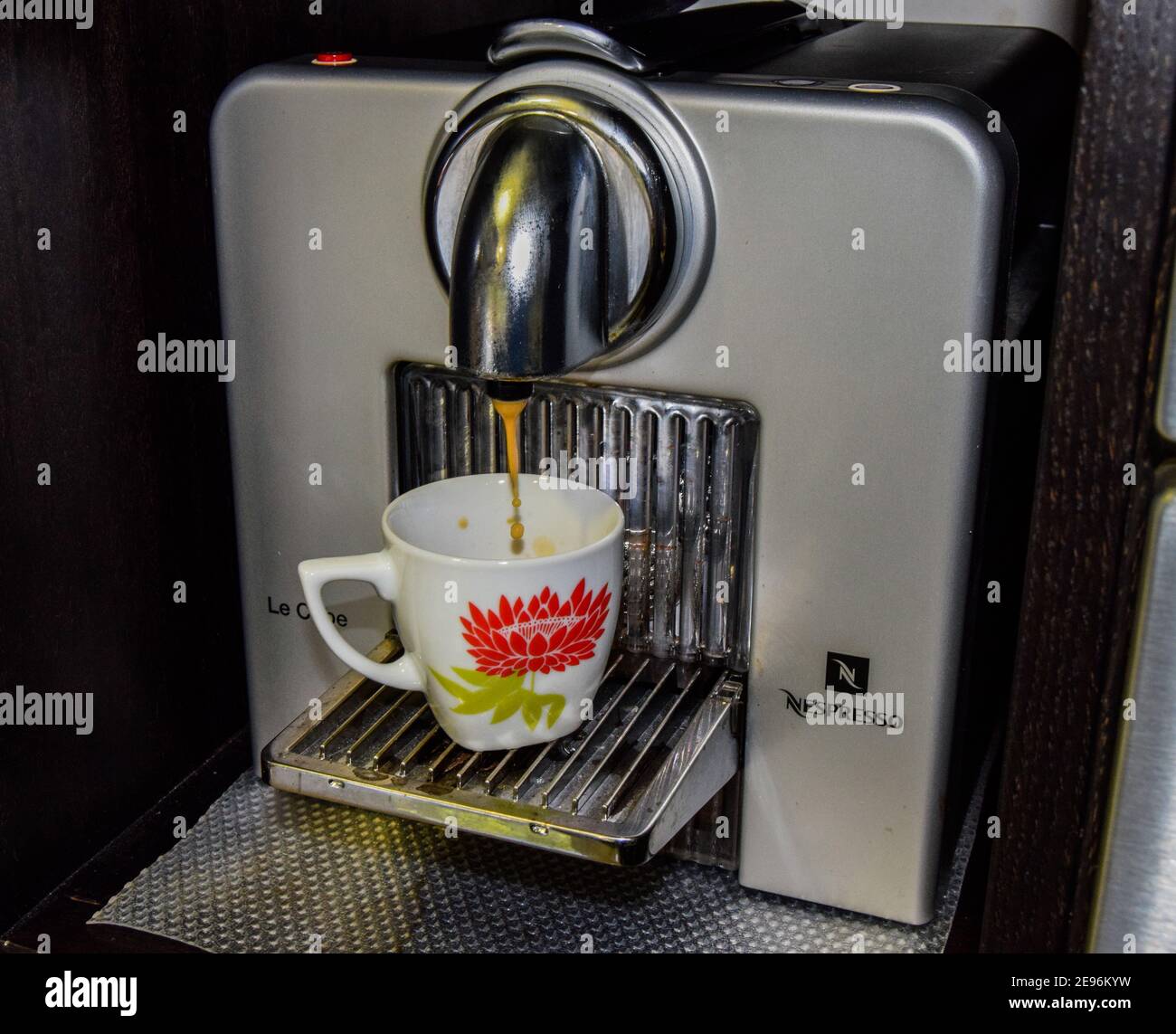 Nespresso le cube hot sale
