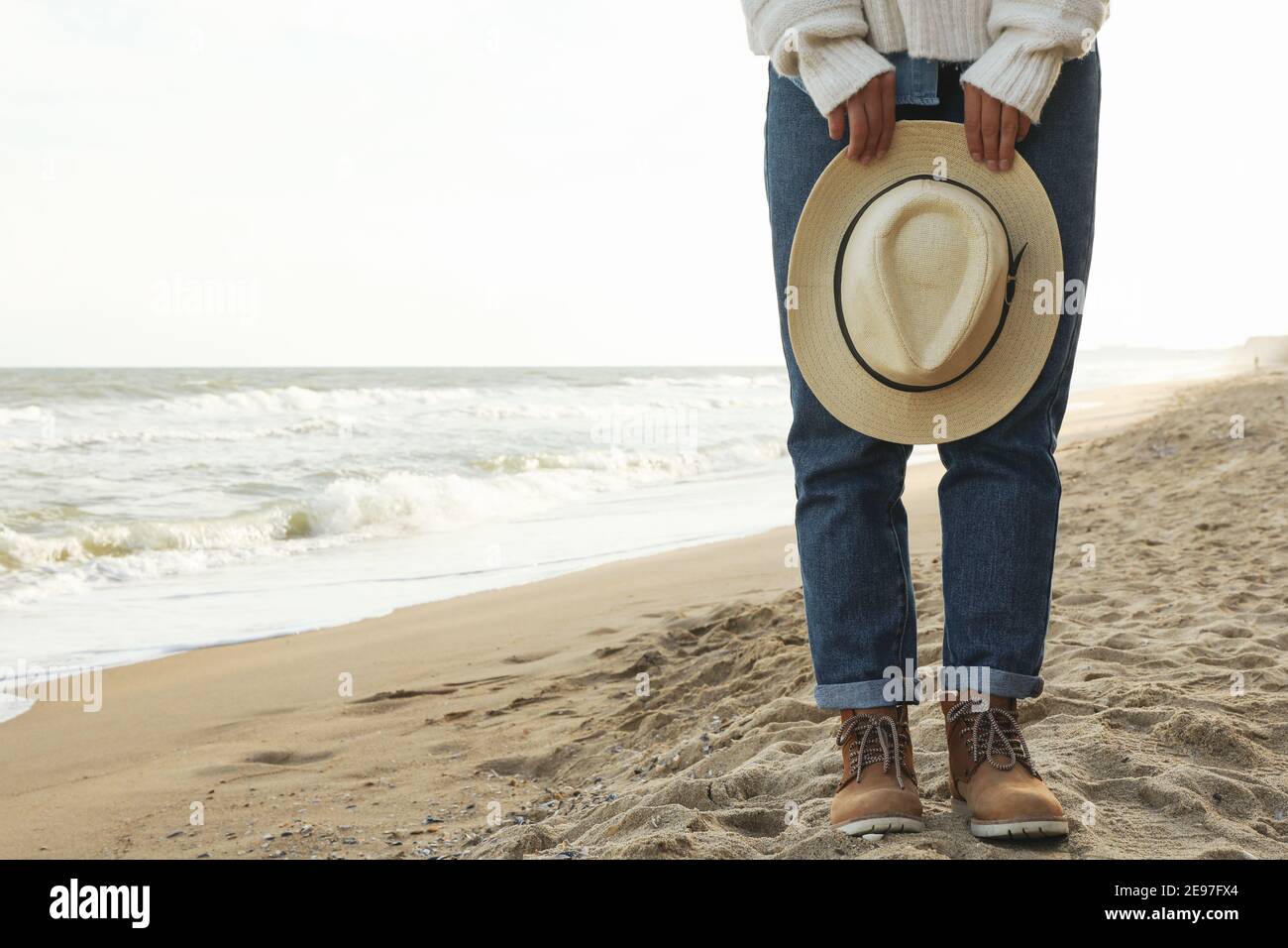 Woman hat beach writing hi-res stock photography and images - Alamy