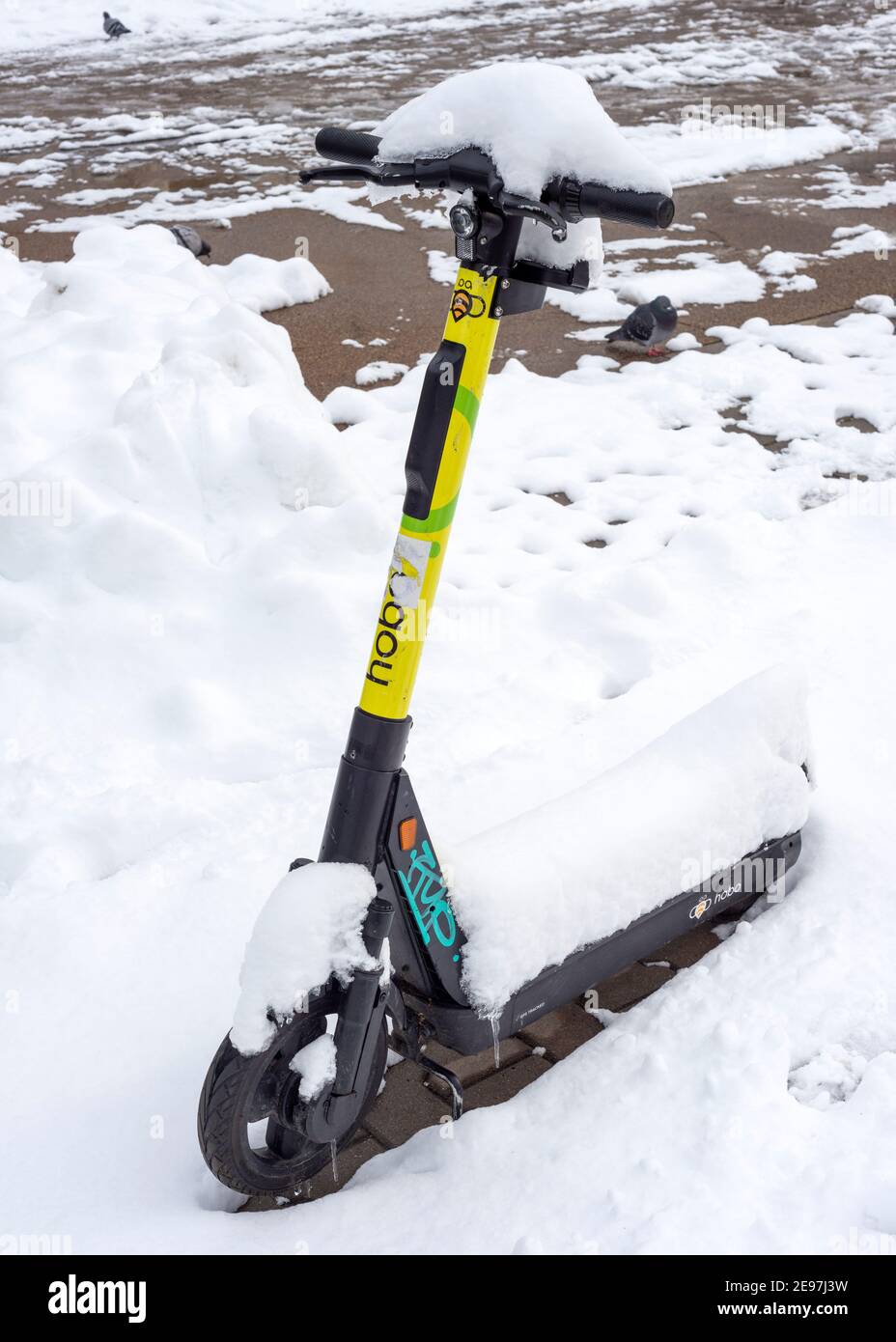 Electric scooters in the snow hi-res stock photography and images - Alamy