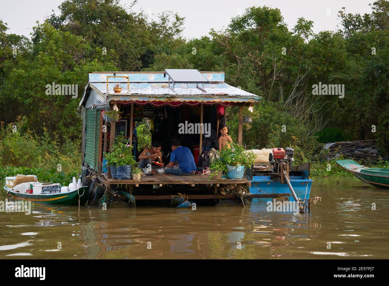 Exploring the floating village of Tonlé Sap lake which is mainly inhabited by Vietnamese. Stock Photo