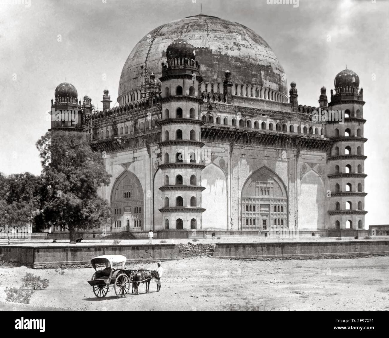 Late 19th century photograph - horse, cart and man outside Gol Gumbaz, Bijapur, India Stock Photo