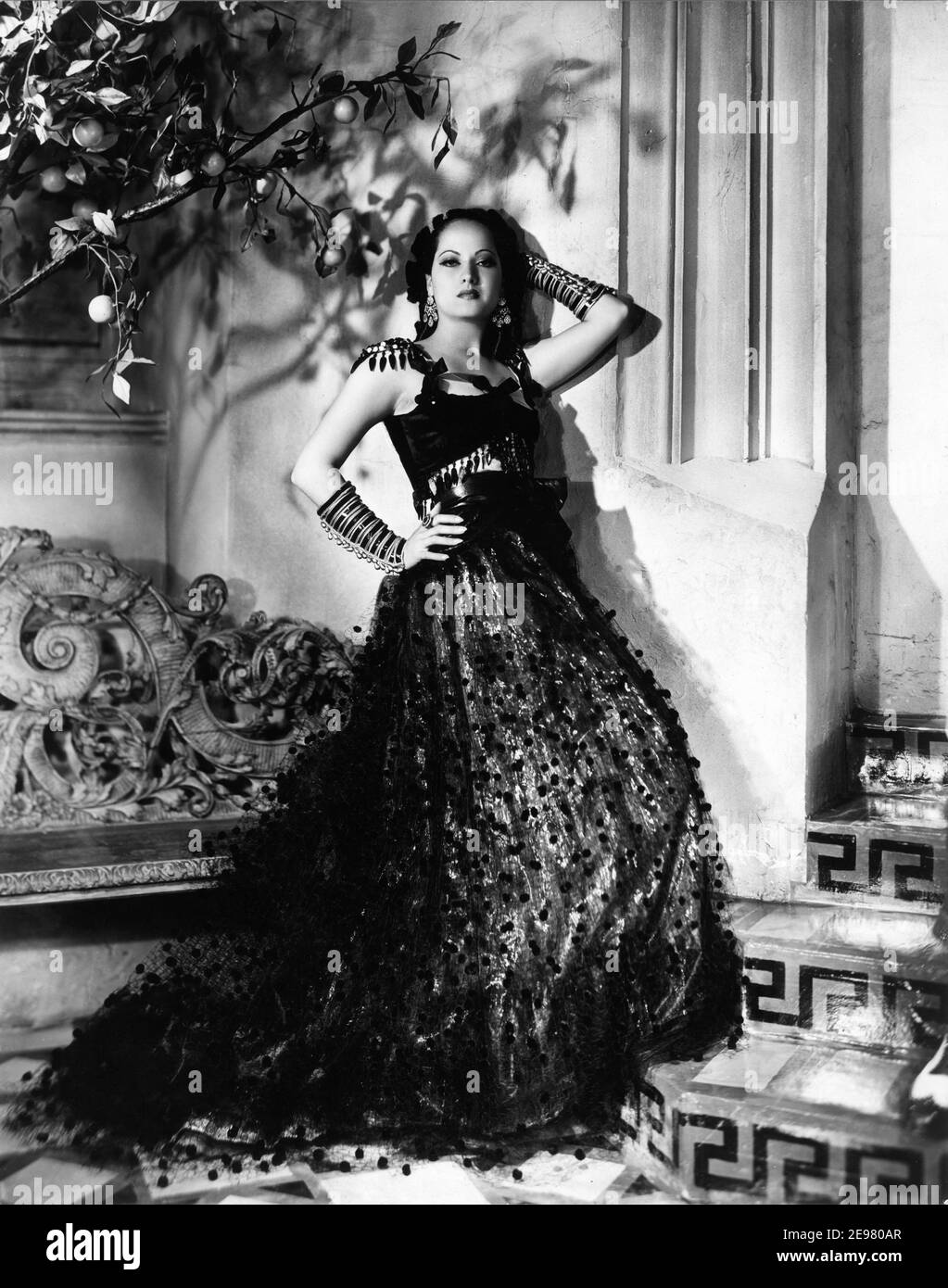 MERLE OBERON Portrait by TUNBRIDGE in THE PRIVATE LIFE OF DON JUAN 1934 director / producer ALEXANDER KORDA play Henry Bataille story/dialogue Frederick Lonsdale and Lajos Biro costumes Oliver Messel London Film Productions / United Artists Stock Photo