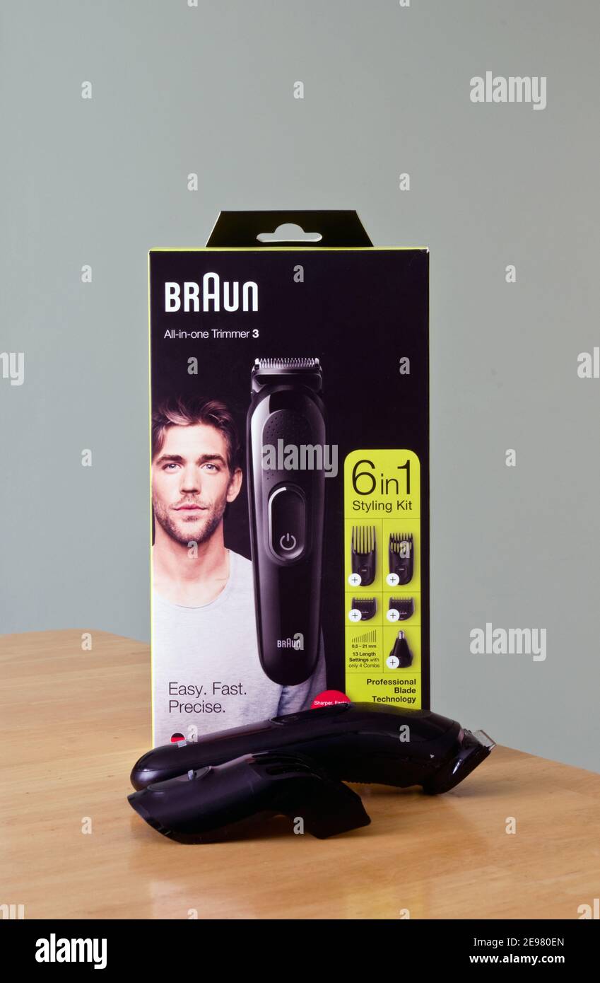 Braun Men's Electric Personal Grooming All In One Trimmer 3 & Styling Kit  Stock Photo - Alamy