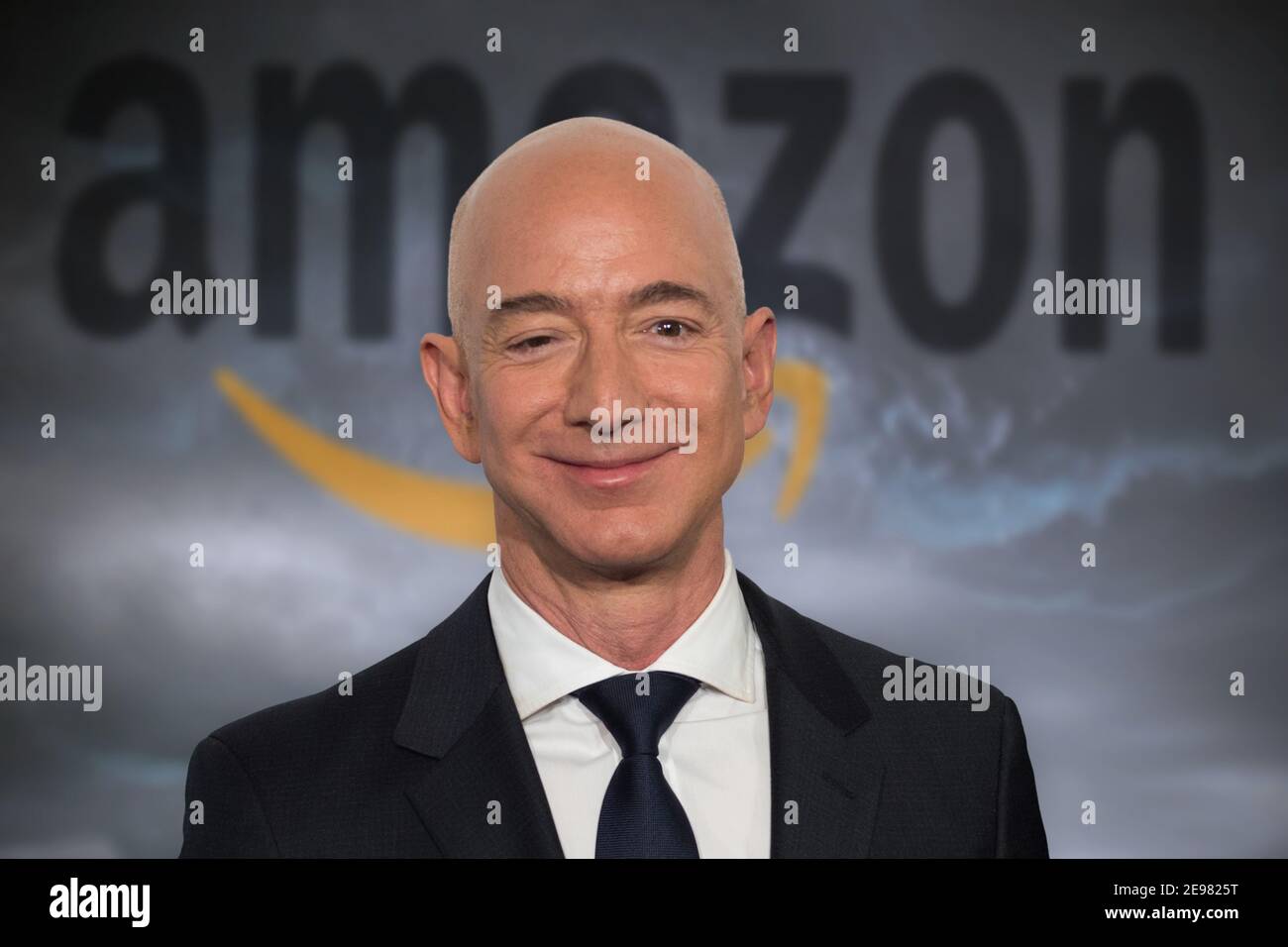 Berlin, Deutschland. 03rd Feb, 2021. PHOTO MOUNT: SPECTACULAR CHANGE OF  GUIDES: Jeff Bezos resigns. Archive photo: Jeff BEZOS (founder and CEO) of  the American online mail order company Amazon Inc. on the