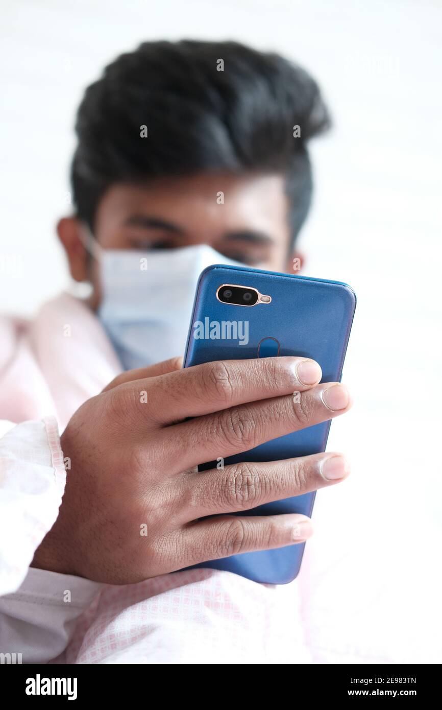 Man in surgical face mask hi-res stock photography and images - Alamy