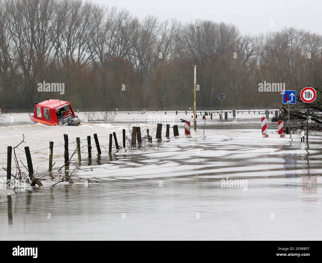 Rees, Germany. 03rd Feb, 2021. The fire boat 'Bienchen' brings the people of Grietherort to the 'mainland'. The floodwaters continue to rise, cutting off the community of Rees-Grietherort on the Lower Rhine from the access roads and turning it into an island. Credit: Roland Weihrauch/dpa/Alamy Live News Stock Photo