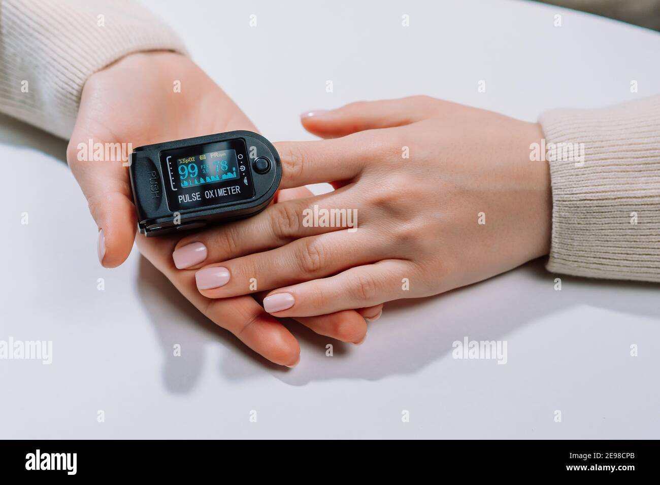 Measuring amount of oxygen in blood with pulse oximeter. Saturation and