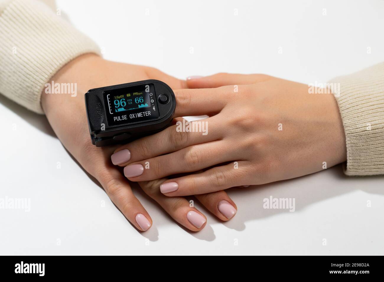 Measuring amount of oxygen in blood with pulse oximeter. Saturation and