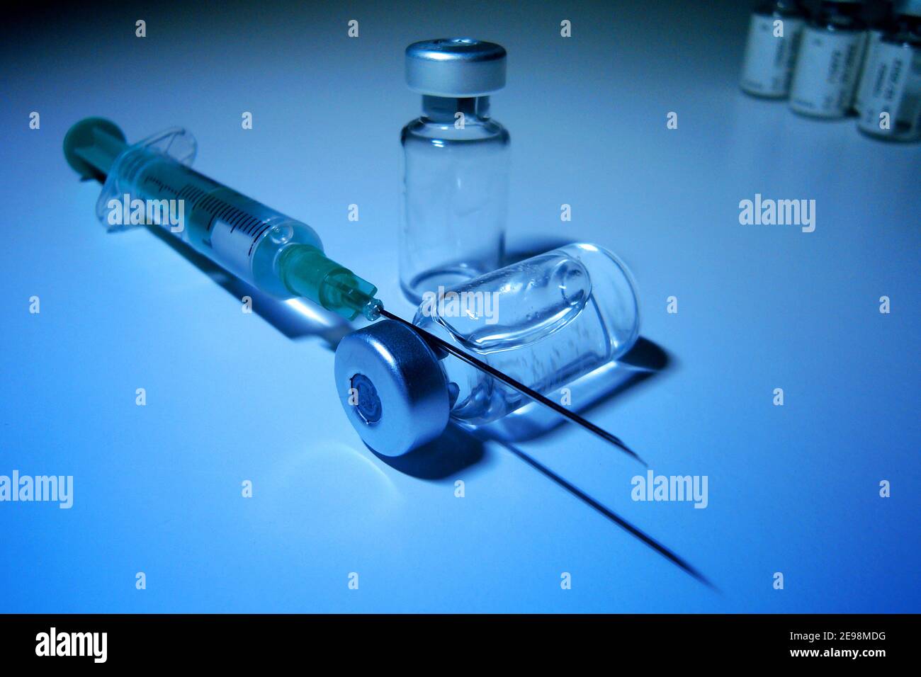Hair, Deutschland. 03rd Feb, 2021. Vaccine theme picture. Disposable syringe and vaccination box with vaccine for injection with a cannula. Impfspritze | usage worldwide Credit: dpa/Alamy Live News Stock Photo