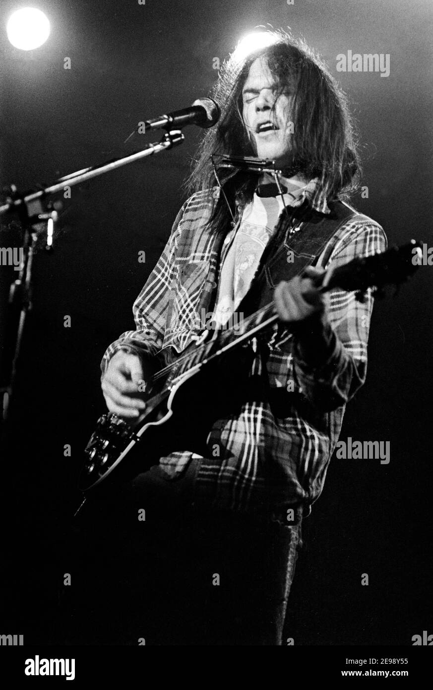 洋楽 Neil Young/ YESTERYEAR OF THE HORSE/ '76 Neil Young & Crazy Horse - Year Of The Horse (Live) - Amazon