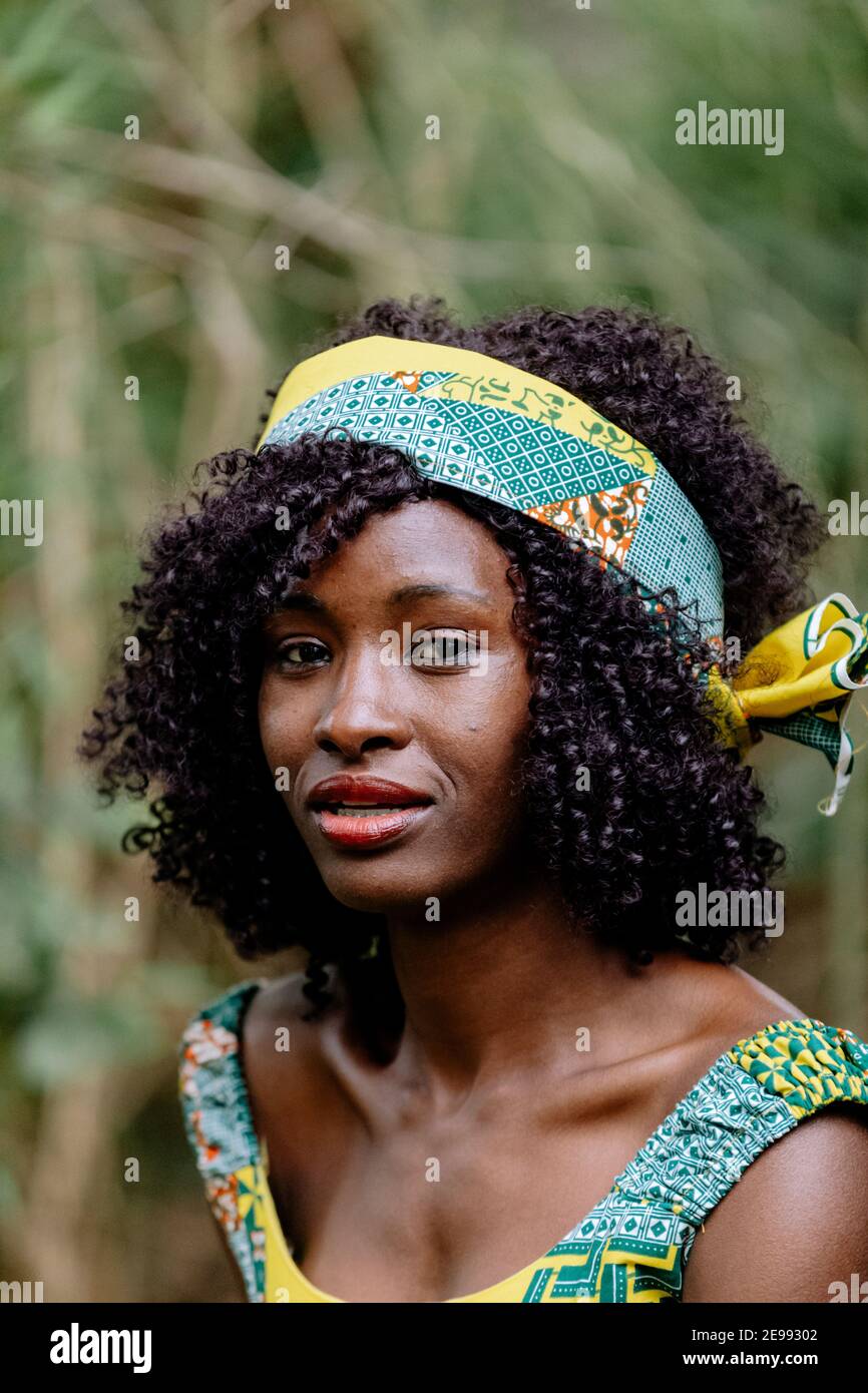 Afro hair woman hi-res stock photography and images - Alamy
