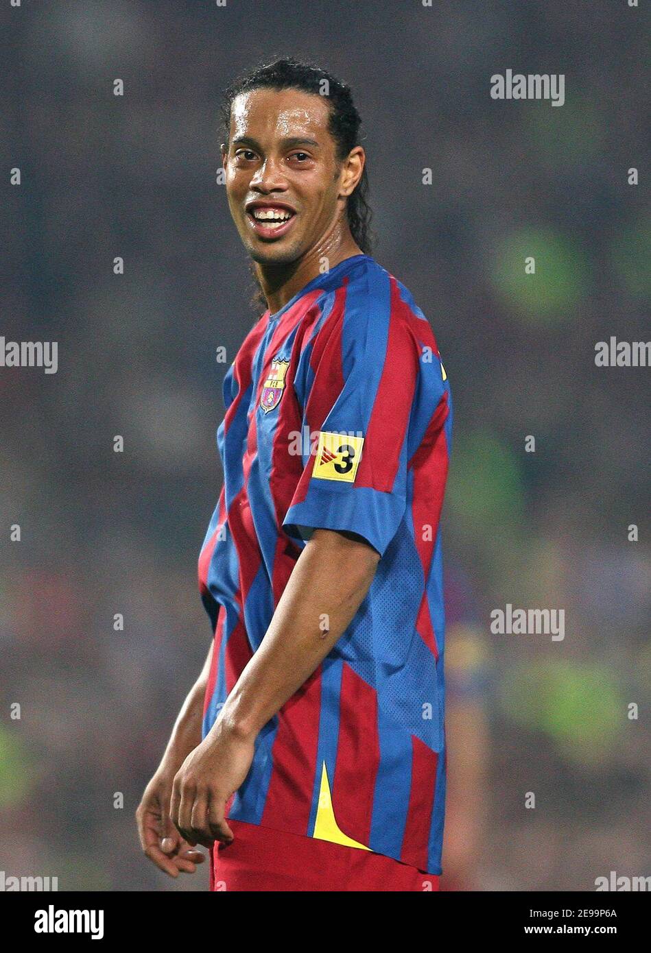 Barcelona's Ronaldinho during the Spanish primera league, FC Barcelona vs  Real Madrid, at the Nou Camp Stadium, in Barcelona, Spain, on April 1,  2006. The game ended in a draw 1-1. Photo