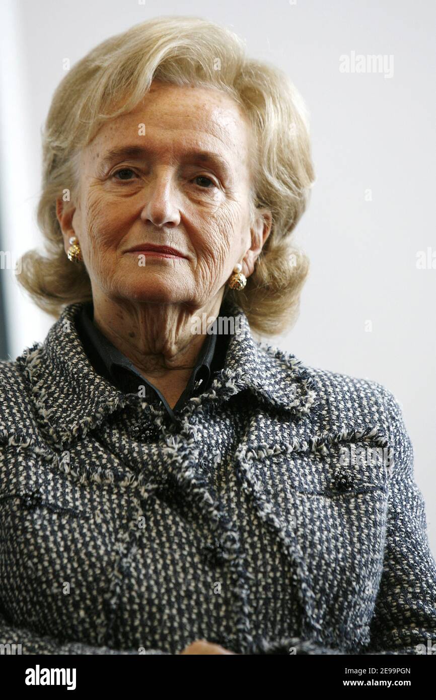 First Lady Bernadette Chirac inaugurates the National Institute of Cancer in Boulogne-Billancourt, France, on April 3, 2006. Photo by Thierry Orban/ABACAPRESS.COM Stock Photo