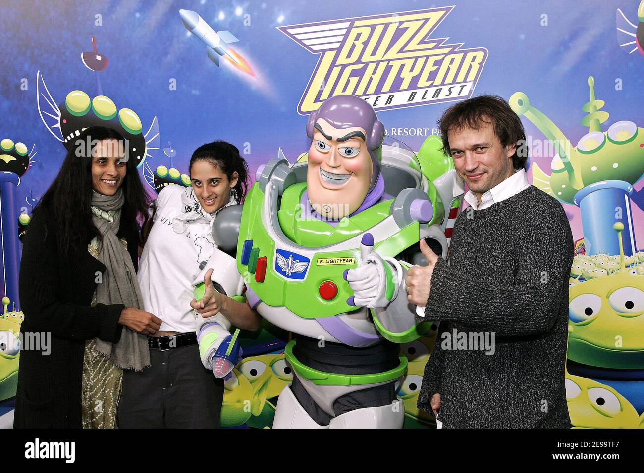 Swiss actor Vincent Perez with his wife Karine Sylla and her daughter Roxanne attend the opening of Euro-Disney's new animation 'Buzz Lightyear' held at Dineyland Paris, France on April 7, 2006. Photo by Laurent Zabulon/ABACAPRESS.COM Stock Photo