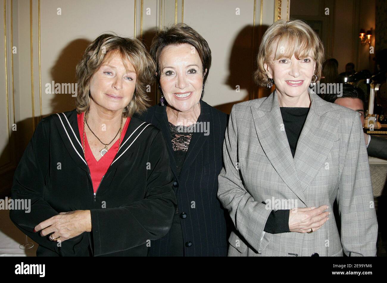French director Daniele Thompson, French clairvoyant Yagel Didier and French TV presenter Eve Ruggieri attend the 'Carte Noire Cine Roman' ceremony at hotel Plaza Athenee in Paris, France on April 23, 2006. Photo by Laurent Zabulon/ABACAPRESS.COM. Stock Photo