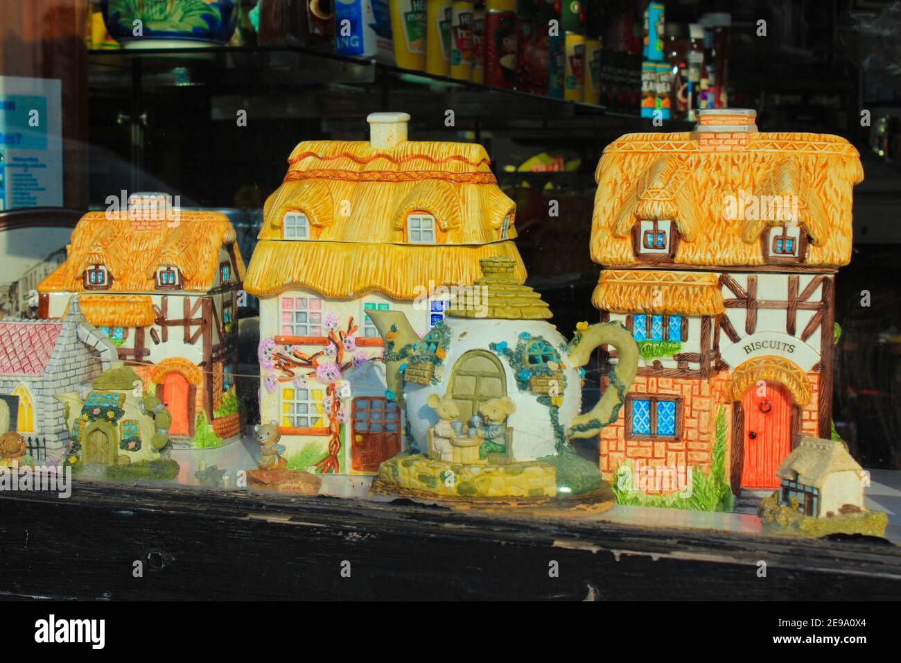 Dolls house miniatures hires stock photography and images Alamy