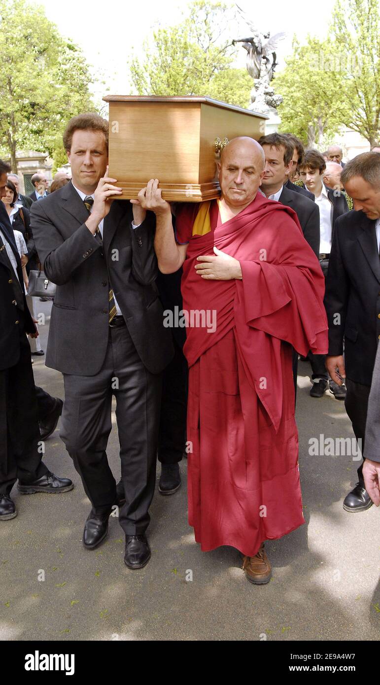 Matthieu Ricard during the funeral of Jean-Francois Revel at Montparnasse  Cemetery in Paris on May 5, 2006. Photo by Bruno Klein/ABACAPRESS.COM Stock  Photo - Alamy