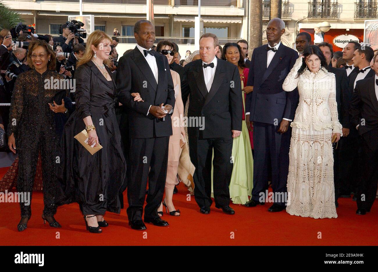 U.S. actor Sidney Poitier (2nd left), flanked by his wife Joanna Shimkus (L) and French actress Juliette Binoche, with French Culture Minister Renaud Donnedieu de Vabres, former Senegalese President Abdou Diouf and Carole Laure arrive for the screening of US director Ron Howard's film 'Da Vinci Code', opening the 59th International Cannes Film Festival, in Cannes, Southern France, on May 17, 2006. Photo by Hahn-Nebinger-Orban/ABACAPRESS.COM Stock Photo