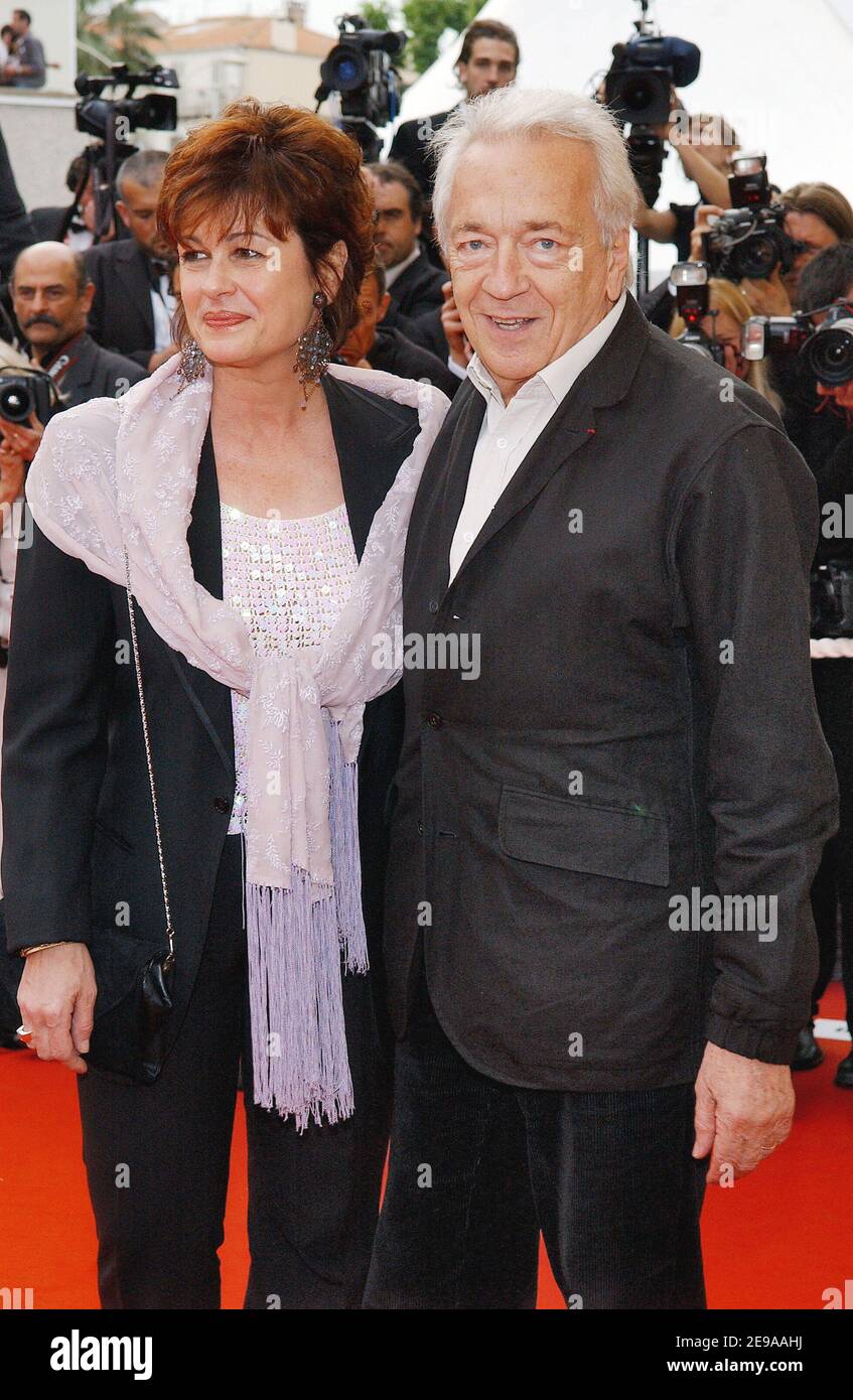 Jean-Pierre Cassel and wife Anne arrive for the screening of 'The wind that  shakes the Barley' at the 59th Cannes Film Festival on May 18, 2006. Photo  by Hahn-Nebinger-Orban/ABACAPRESS.COM Stock Photo -