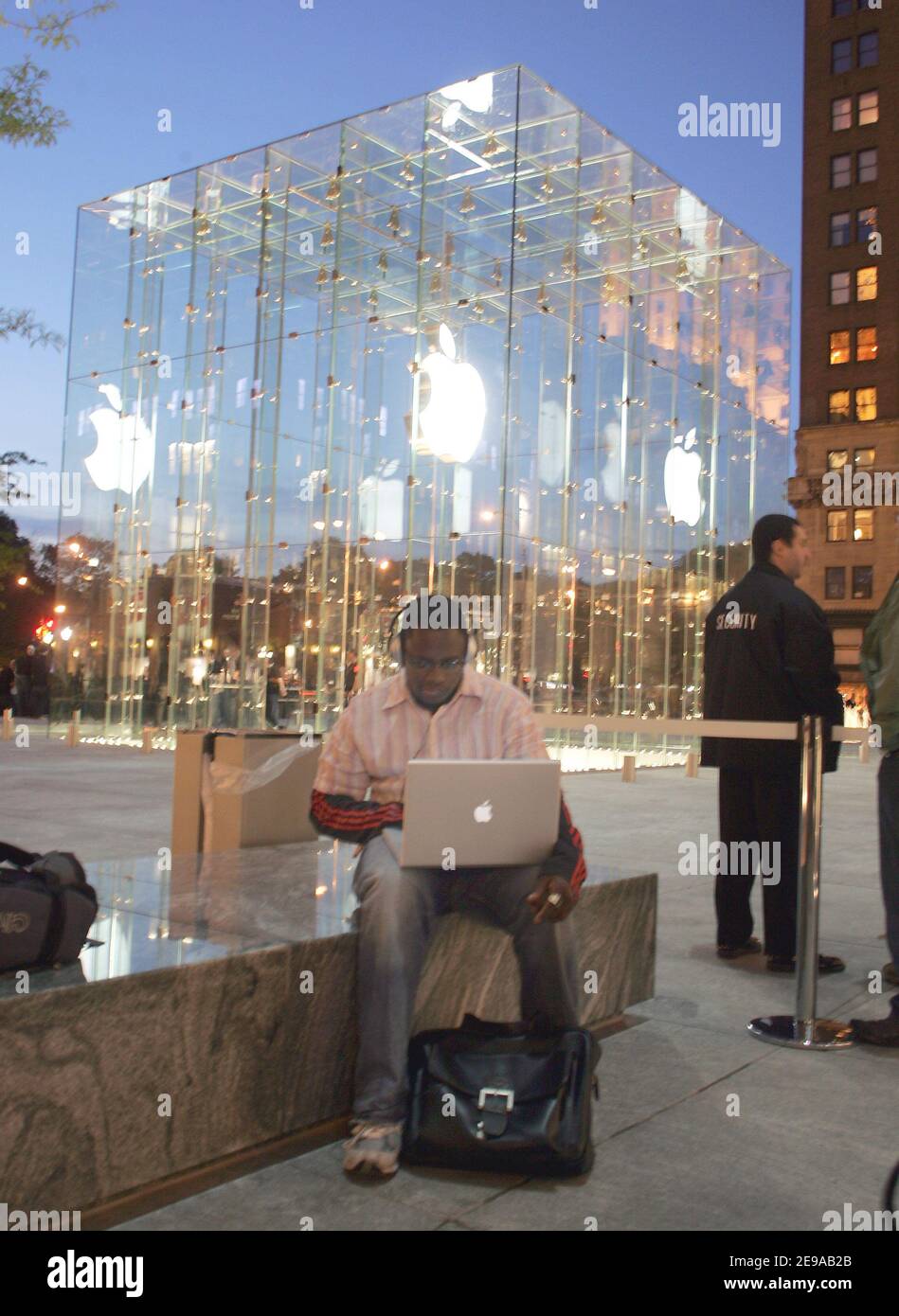 Inside The First Apple Store 