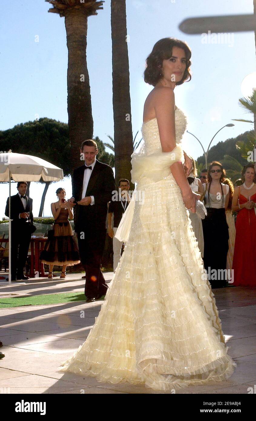 Penelope Cruz And Pedro Almodovar Leave The Hotel Martinez Before The Screening Of Their Last Movie Volver In Competition During The 59th Cannes Film Festival On May 19 06 Photo By Giancarlo Penelope Cruz And Pedro Almodovar Leave The Hotel Martinez Before The Screening Of Their Last Movie Volver In Competition During The 59th Cannes Film Festival On May 19 06 Photo By Giancarlo