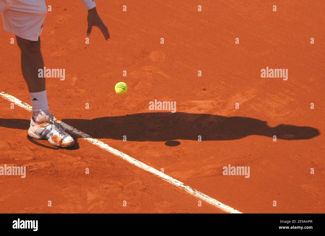 France's Paul-Henri Mathieu defeats, 6-4, 6-2, 6-1, Germany's Bjorn Phau in their first round of the French Tennis Open at Roland Garros arena in Paris, France on May 30, 2006. Photo by Christophe Guibbaud/Cameleon/ABACAPRESS.COM Stock Photo