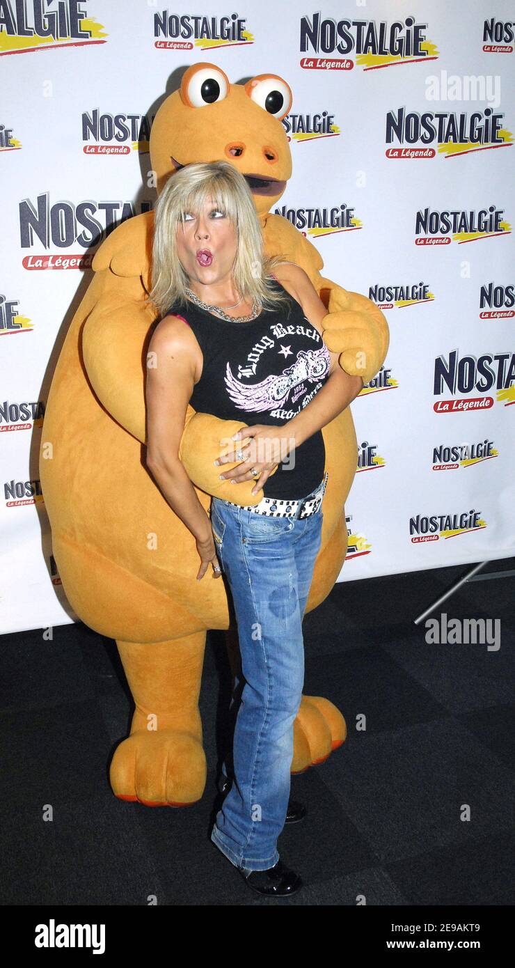 Samantha Fox and Casimir after their performance live on Olympia stage in  Paris during the 'Eighties Classicals' concert organised by Radio Nostalgie  on June 3, 2006. Photo by Bruno Klein/ABACAPRESS.COM Stock Photo -
