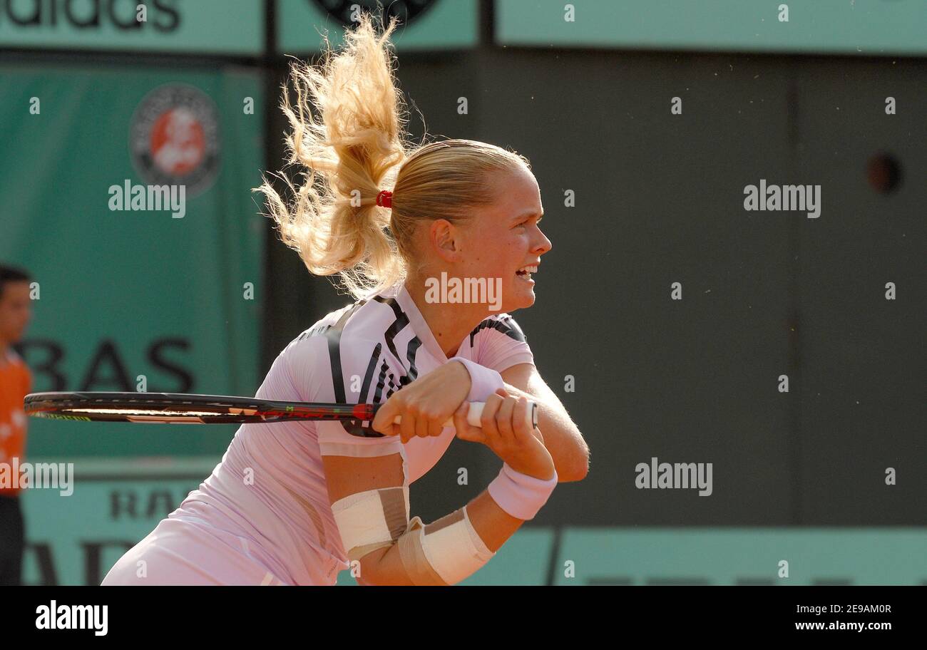 Germany's Anna-Lena Groenefeld defeats, 6-3, 6-4 Argentina's Gisela Dulko in their fourth round of the French Tennis Open at Roland Garros arena in Paris, France on June 4, 2006. Photo by Christophe Guibbaud/Cameleon/ABACAPRESS.COM Stock Photo