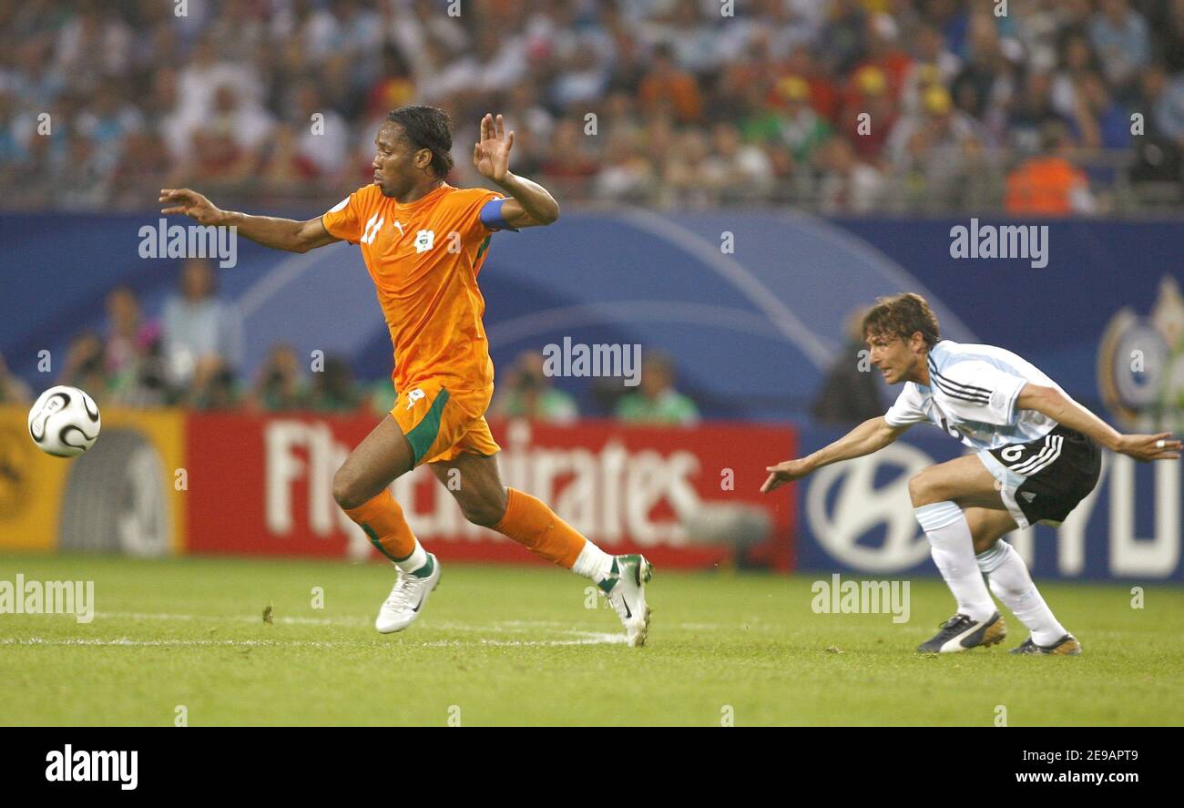 Ivory Coast's Didier Drogba and Argentina's Gabriel Heinze during the World Cup 2006, World Cup 2006, Group C, Argentina vs Ivory Coast in Hamburg, Germany on June 10, 2006. Argentina won 2-1. Photo by Christian Liewig/ABACAPRESS.COM Stock Photo