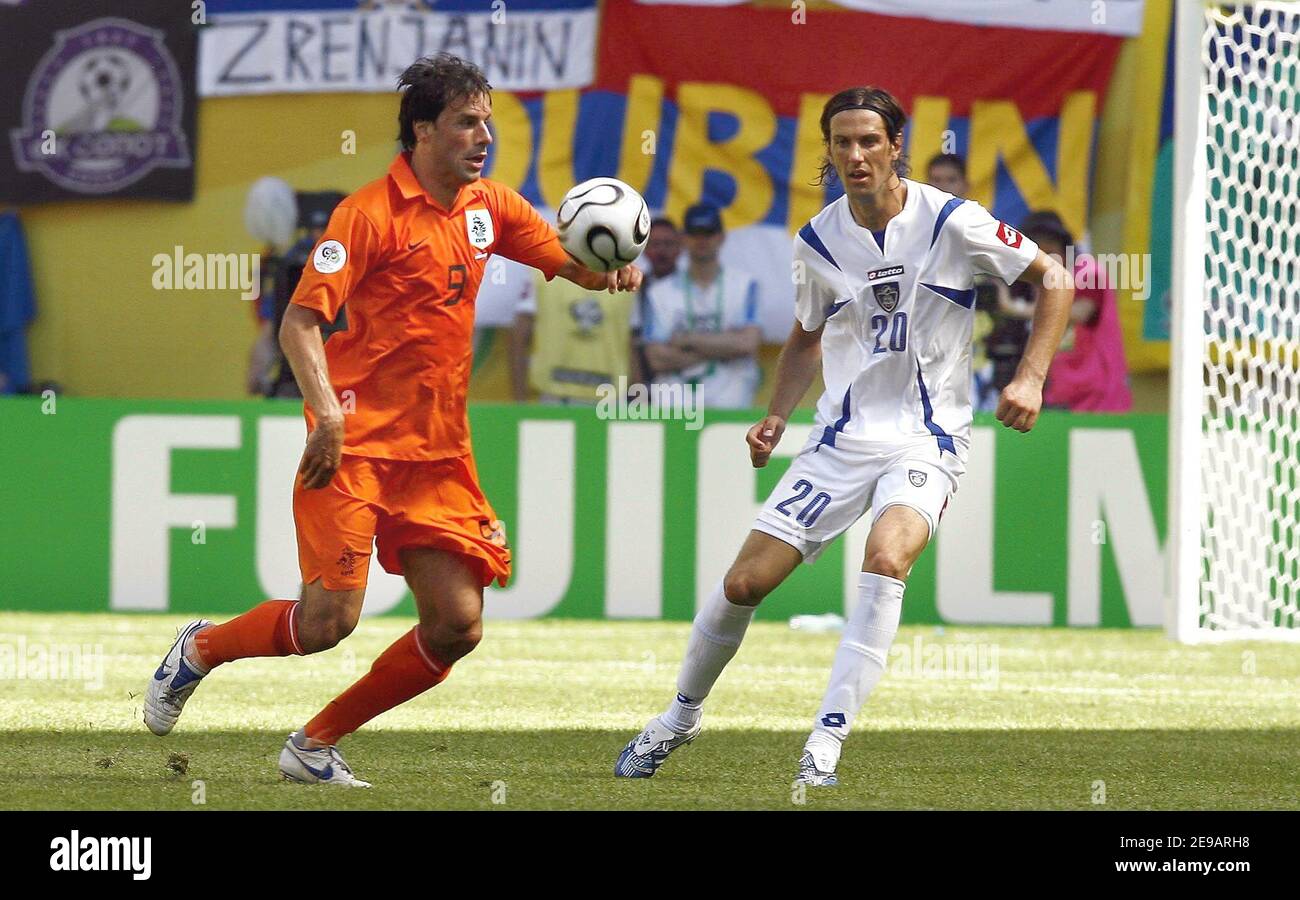Netherlands' Rudd Van Nistelrooy and Serbia's Mladen Krstajic during the World Cup 2006, Group C, Serbia and Montenegro vs Netherlands in Leipzig, Germany on June 11, 2006. Netherlands won 1-0. Photo by Christian Liewig/ABACAPRESS.COM Stock Photo