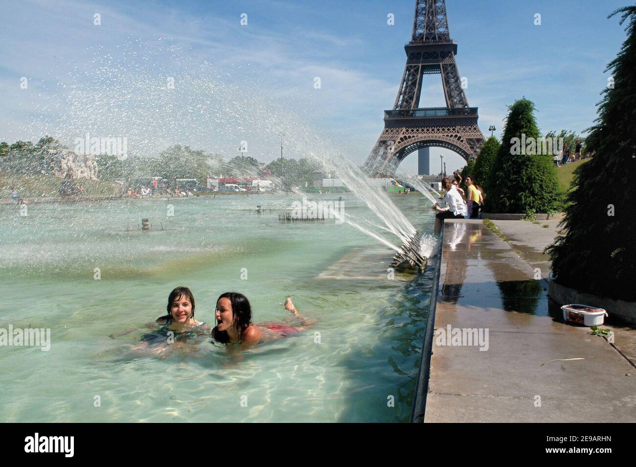 Baignade paris hi-res stock photography and images - Alamy