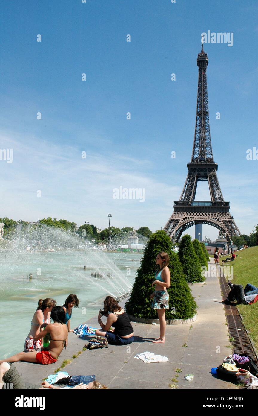 Baignade paris hi-res stock photography and images - Alamy