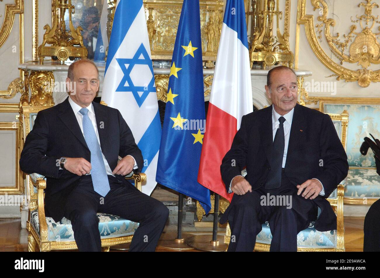 President Jacques Chirac receives Israelian prime minister Ehud Olmert at the Elysee Palace in Paris, France, on June 14, 2006. Chirac appeared to reject a plan by visiting Israeli Prime Minister Ehud Olmert unilaterally to set Israel's borders in the West Bank, calling instead for talks to resume with the Palestinians. Photo by Jacques Witt/Pool/ABACAPRESS.COM Stock Photo