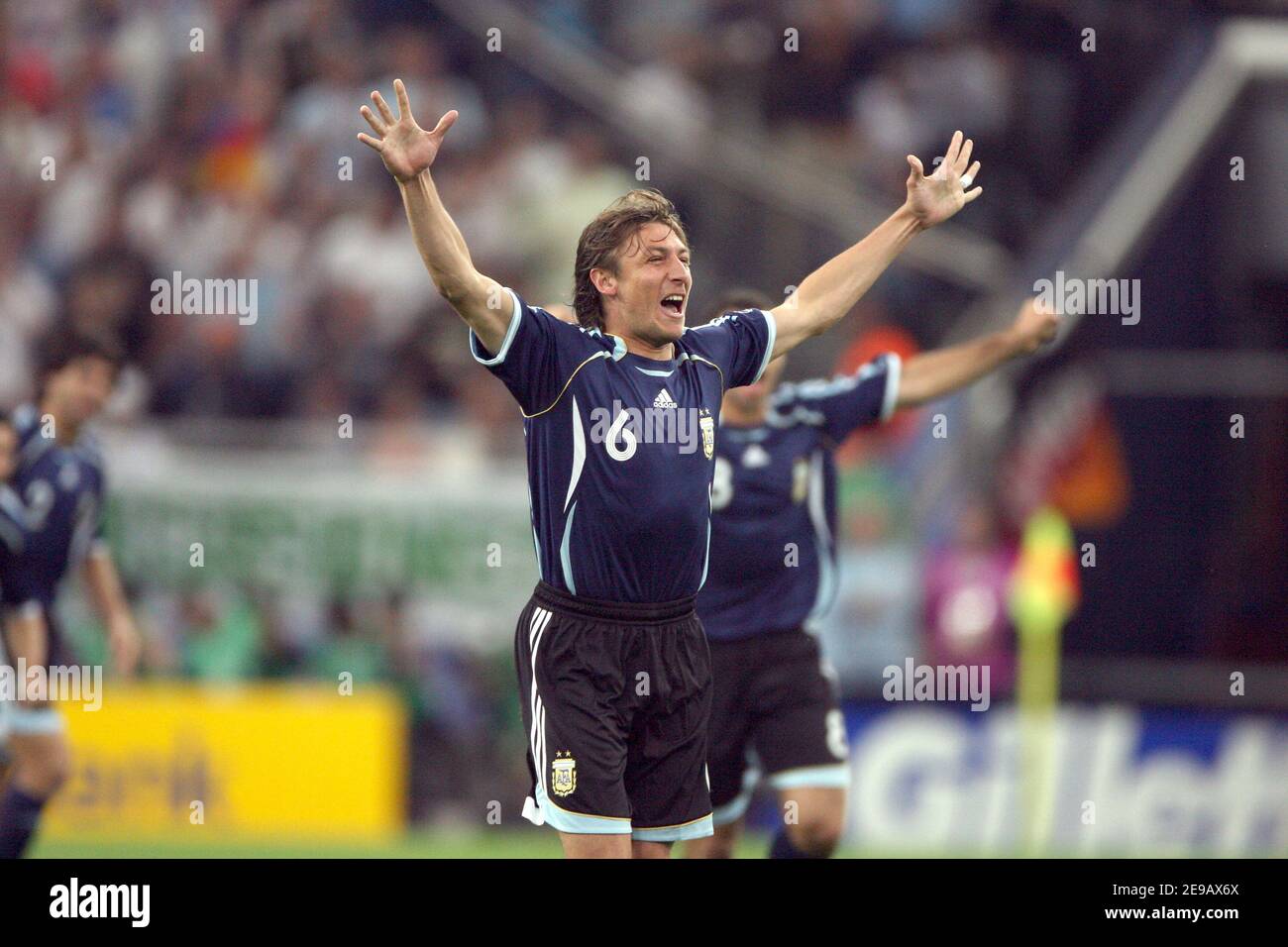 Argentina's Gabriel Heinze celebrates the victory during the World Cup 2006, Group C Argentina vs Serbia Montenegro, in Gelsenkirchen, Germany, on June 16, 2006. Argentina won 6-0. Photo by Gouhier-Hahn-Orban/Cameleon/ABACAPRESS.COM Stock Photo