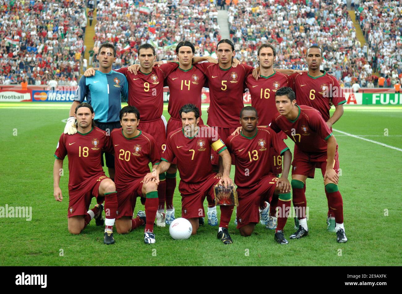 Portugal team during the World Cup 2006, Portugal vs Iran at the Fifa World  Cup Stadium in Frankfurt, Germany on June 17, 2006. Portugal won 2-0. Photo  by Gouhier-Hahn-Orban/Cameleon/ABACAPRESS.COM Stock Photo -