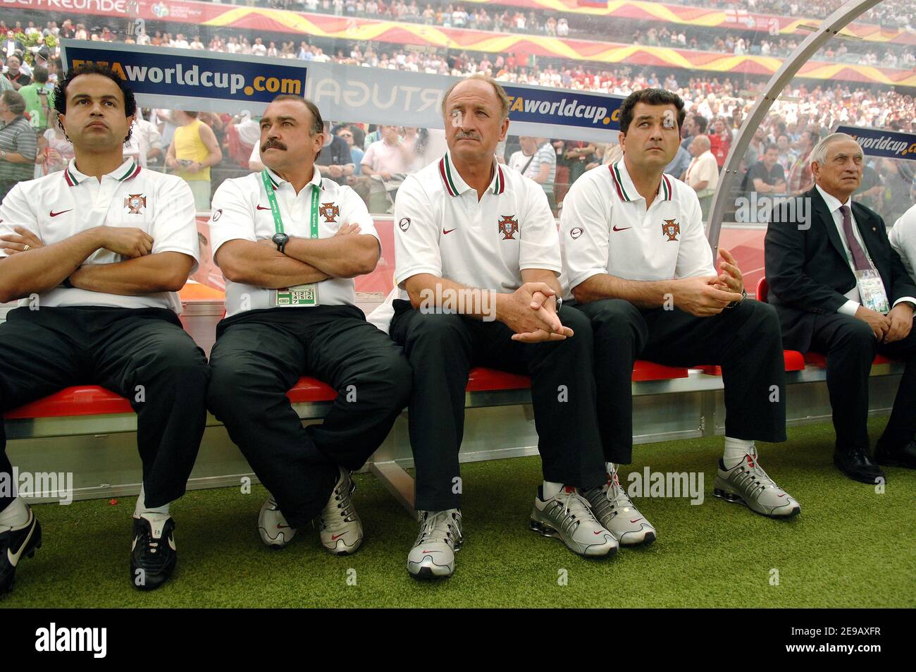 Portugal's coach Luiz Felipe Scolari (C) during the World Cup 2006, Portugal vs Iran at the Fifa World Cup Stadium in Frankfurt, Germany on June 17, 2006. Portugal won 2-0. Photo by Gouhier-Hahn-Orban/Cameleon/ABACAPRESS.COM Stock Photo