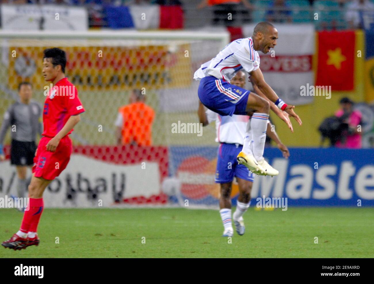 France's Thierry Henry during the World Cup 2006, Group G, France vs South Korea at the Zentralstadion stadium in Leipzig, Germany on June 18, 2006. The game ended in a draw 1-1. Photo by Gouhier-Hahn-Orban/Cameleon/ABACAPRESS.COM Stock Photo