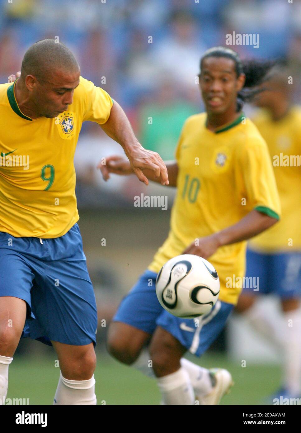 Brazil's Ronaldo and Ronaldinho during the World Cup 2006, Group F, Brazil vs Australia at the Allianz-Arena stadium in Munich, Germany on Une 18, 2006. Brazil won 2-0. Photo by Gouhier-Hahn-Orban/Cameleon/ABACAPRESS.COM Stock Photo