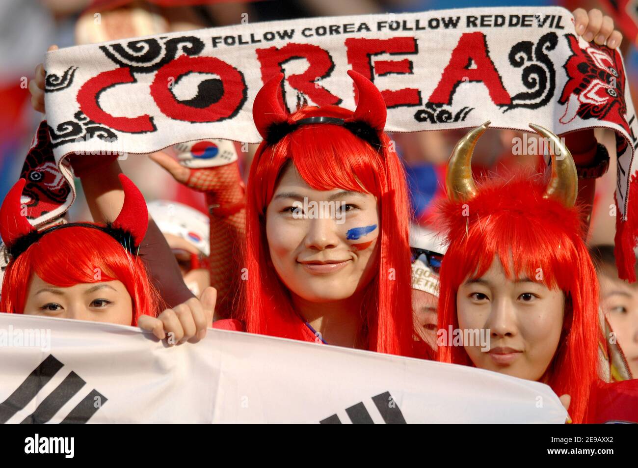 South Korea's Fans during the World Cup 2006, Group G, France vs South Korea at the Zentralstadion stadium in Leipzig, Germany on June 18, 2006. The game ended in a draw 1-1. Photo by Gouhier-Hahn-Orban/Cameleon/ABACAPRESS.COM Stock Photo