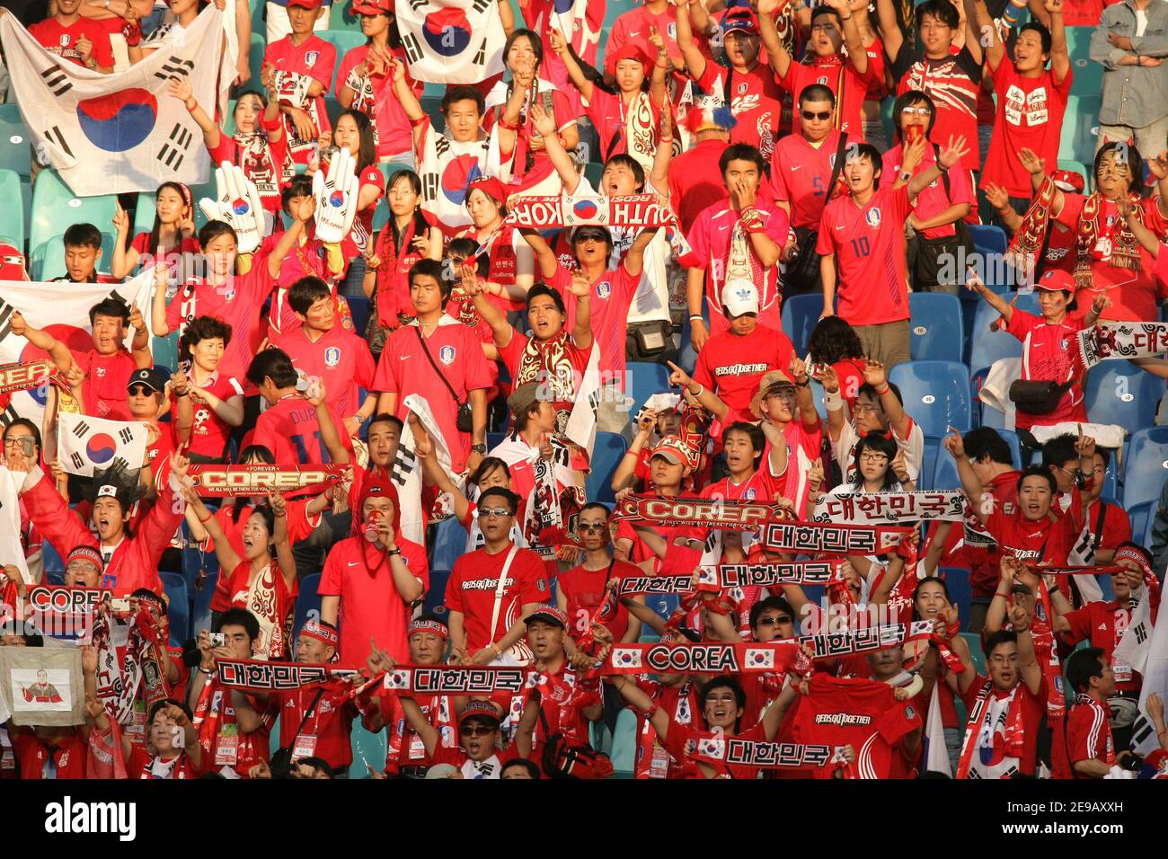 South Korea's Fans during the World Cup 2006, Group G, France vs South Korea at the Zentralstadion stadium in Leipzig, Germany on June 18, 2006. The game ended in a draw 1-1. Photo by Gouhier-Hahn-Orban/Cameleon/ABACAPRESS.COM Stock Photo