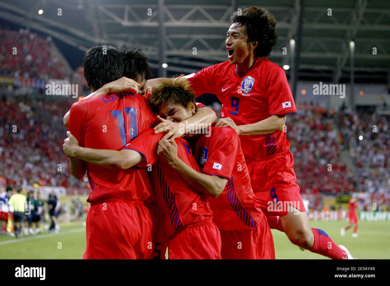 South Korea's player celebrate the Ji-sung Park goal during the World Cup 2006, Group G France vs South Korea, in Leipzig, Germany, on June 18, 2006. The game ended in draw 1-1. Photo by Christian Liewig/ABACAPRESS.COM Stock Photo