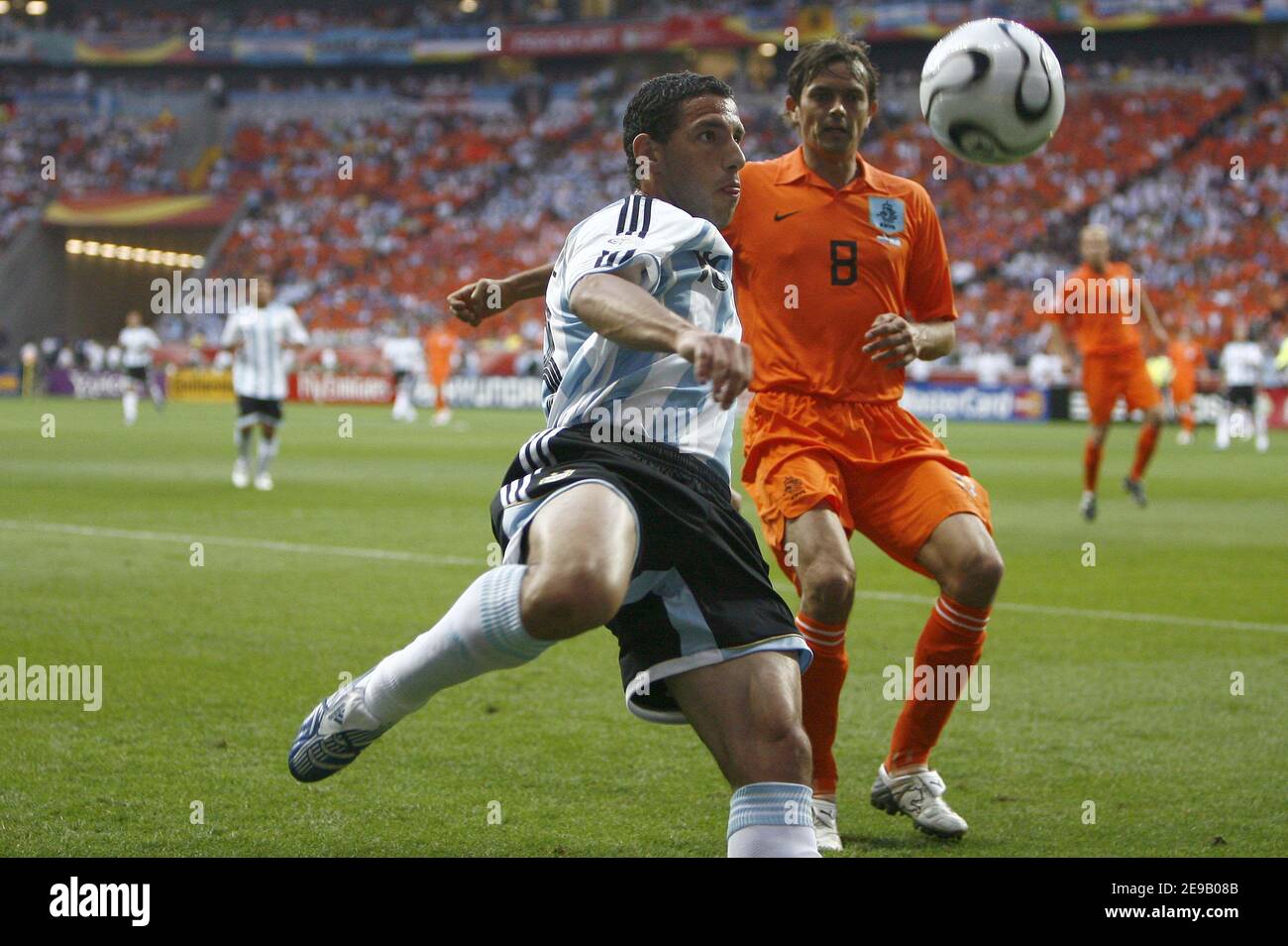 Argentina's Maxi Rodriguez and Netherlands' Philip Cocu during the World Cup 2006, Group C, Netherlands vs Argentina at the Commerzbank-Arena Stadium in Frankfurt, Germany on June 21, 2006. The match ended in 0-0 draw. Photo by Chritian Liewig/Cameleon/ABACAPRESS.COM Stock Photo